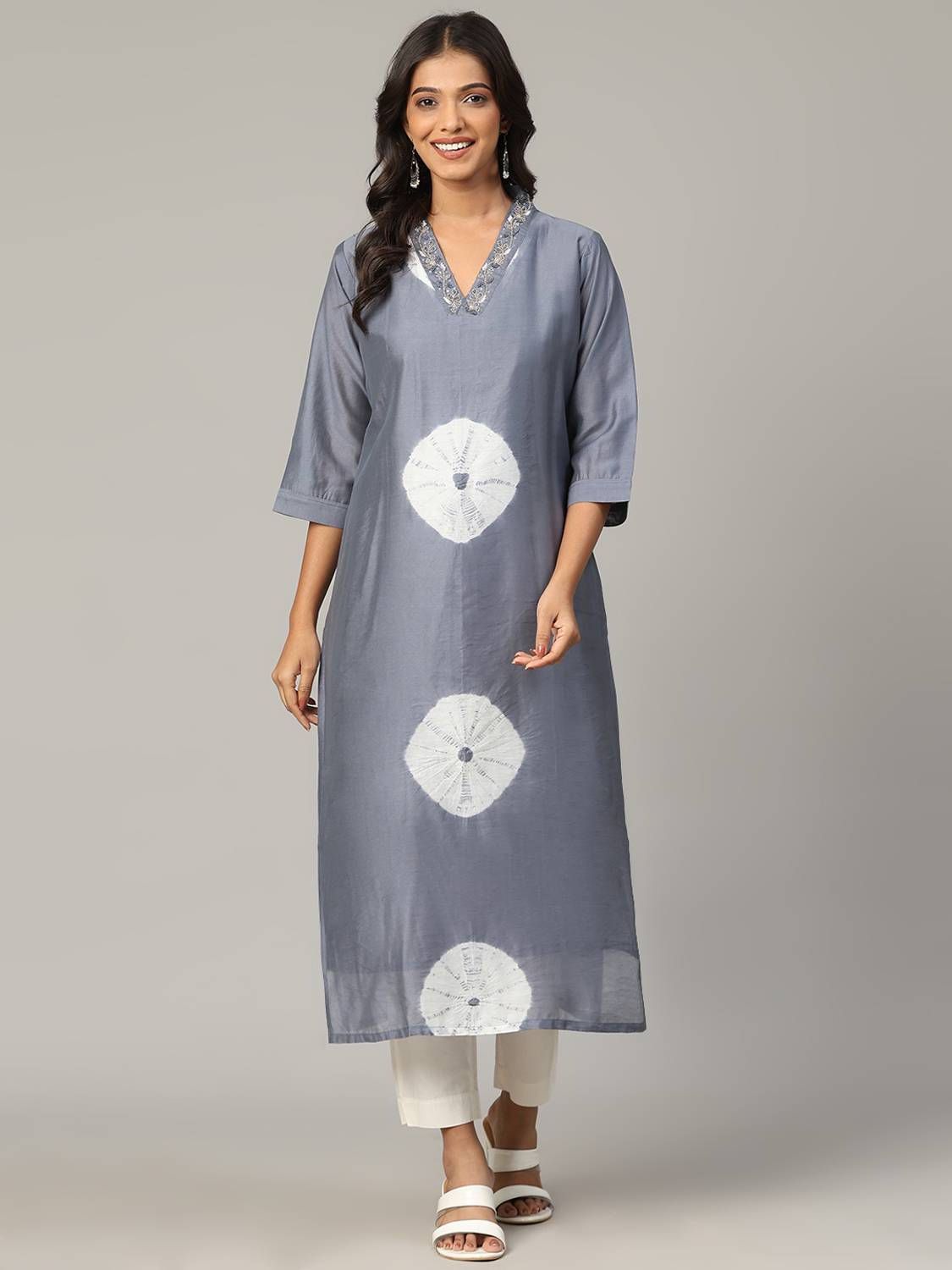 4U Fashion Women Dyed/Ombre Straight Kurta