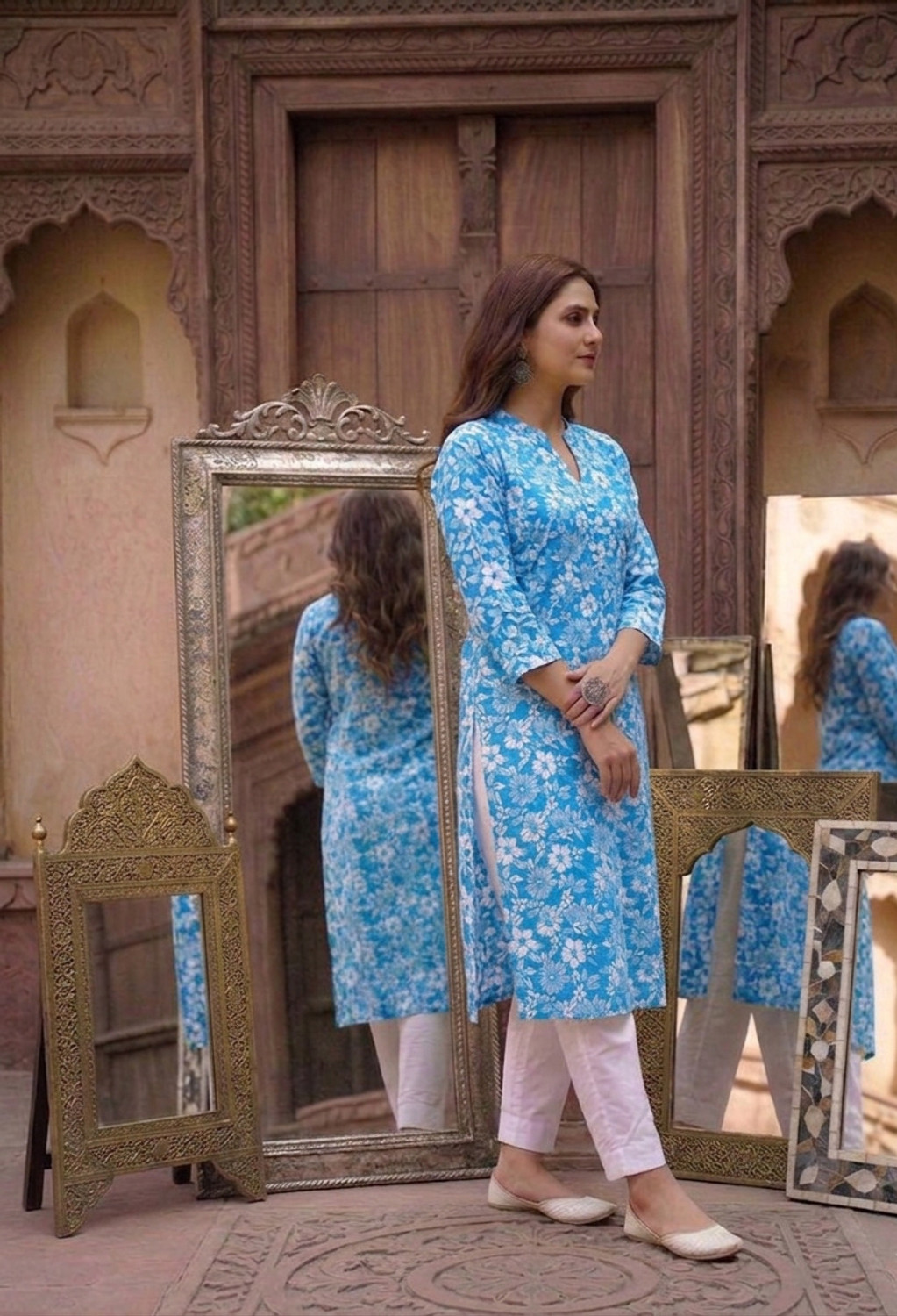 Image of AEESHA COLLECTION Women Printed, Floral Print Frontslit Kurta