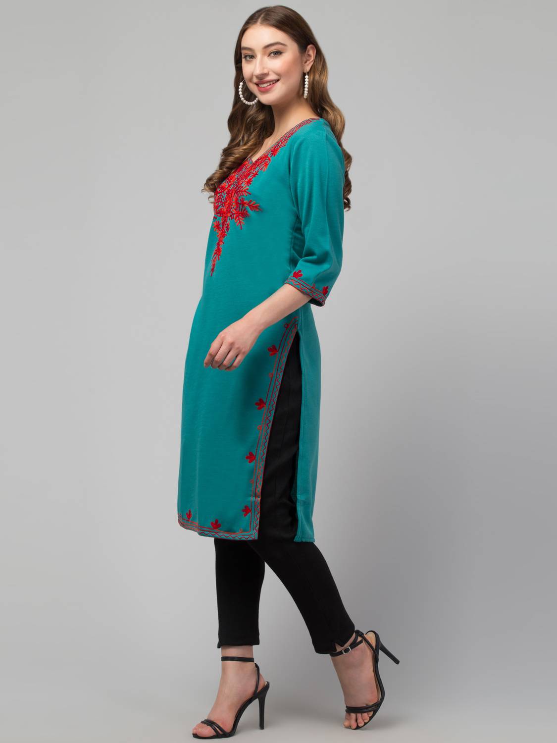 DIAMOND RUBY Women Embroidered Straight Kurta