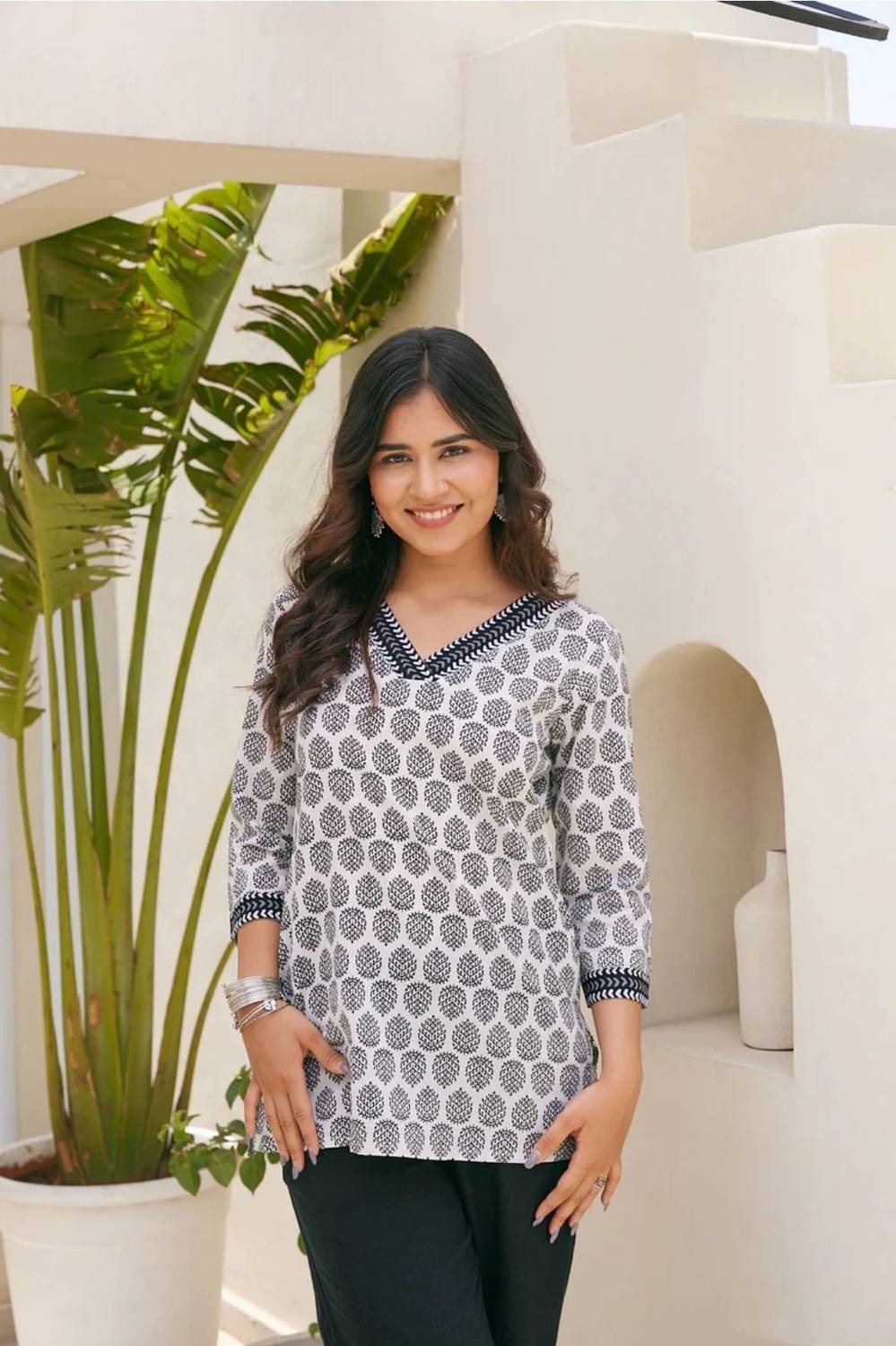 CHOISE GABBAA Women Floral Print Viscose Rayon A-line Kurta (Whit