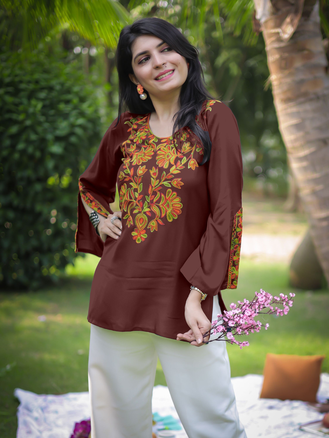 Image of Youthnic Women Embroidered Straight Kurta