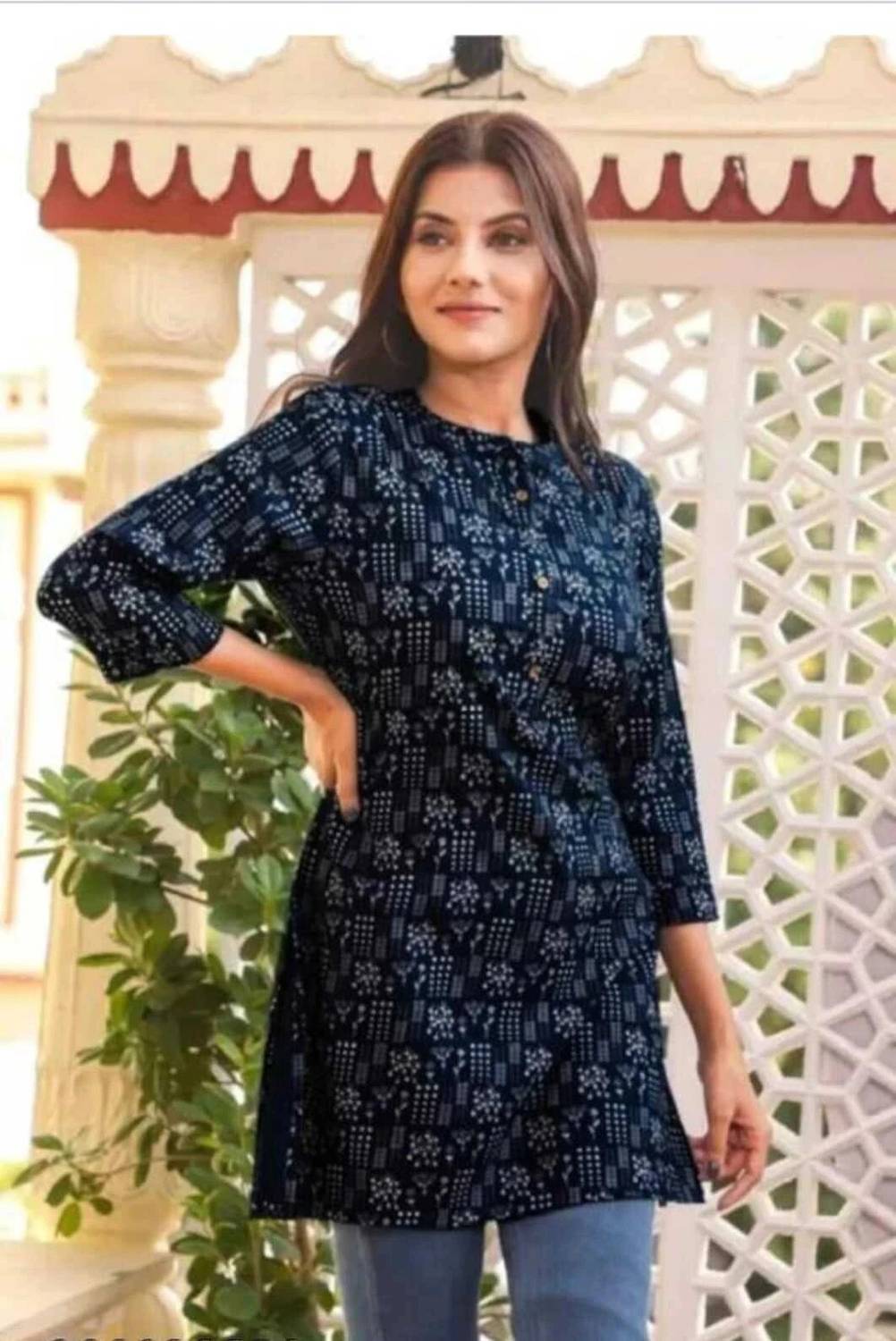 INAVISH Women Embroidered Cotton Rayon Straight Kurta (Blue)
