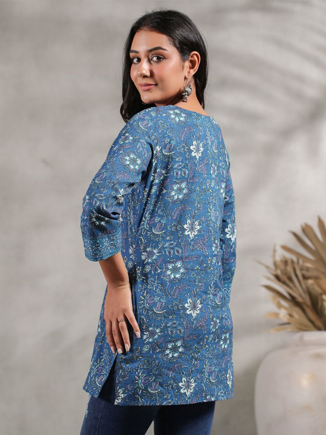 Image of Kirnya Women Printed Straight Kurta