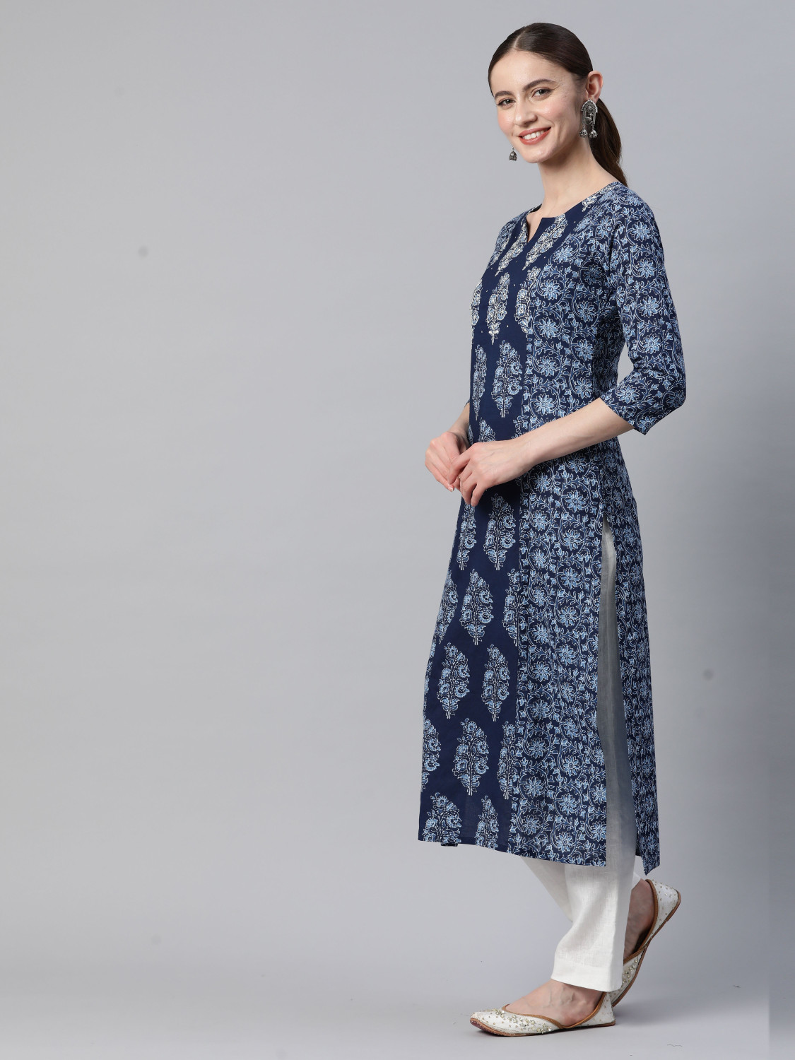 Image of VBUYZ Women Embellished Straight Kurta