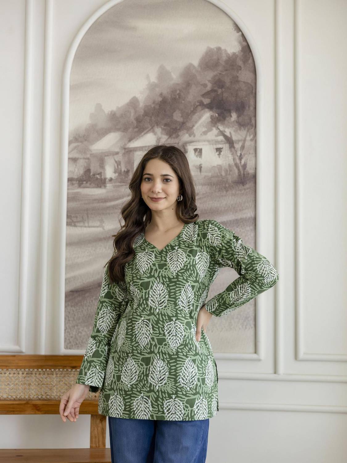 AHMI Women Printed Straight Kurta