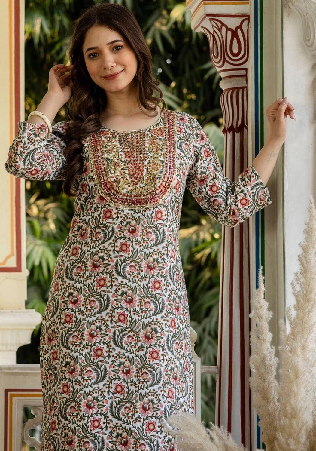Surhi Women Embroidered Cotton Blend Straight Kurta (Multicolor)