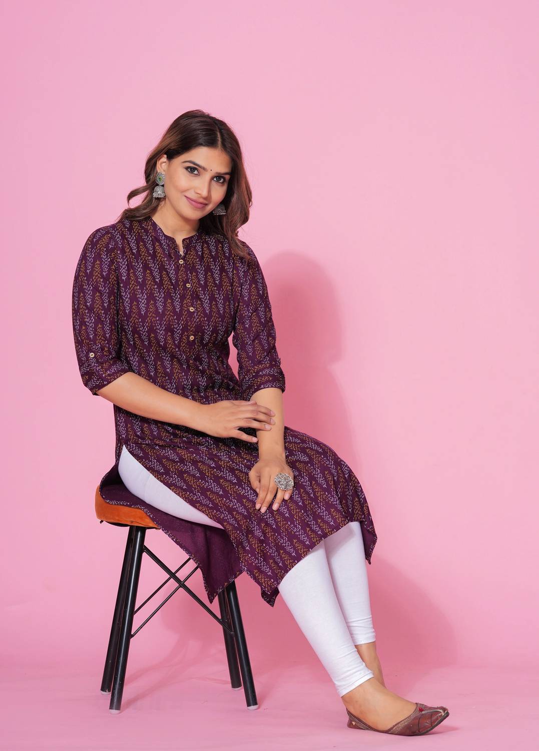 Glowworld Women Striped Viscose Rayon Straight Kurta (Maroon)