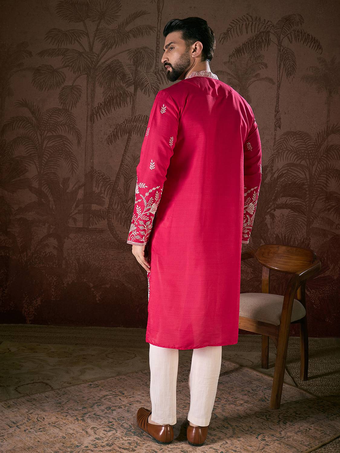 House of Pataudi Men Embroidered Straight Kurta - Image 4