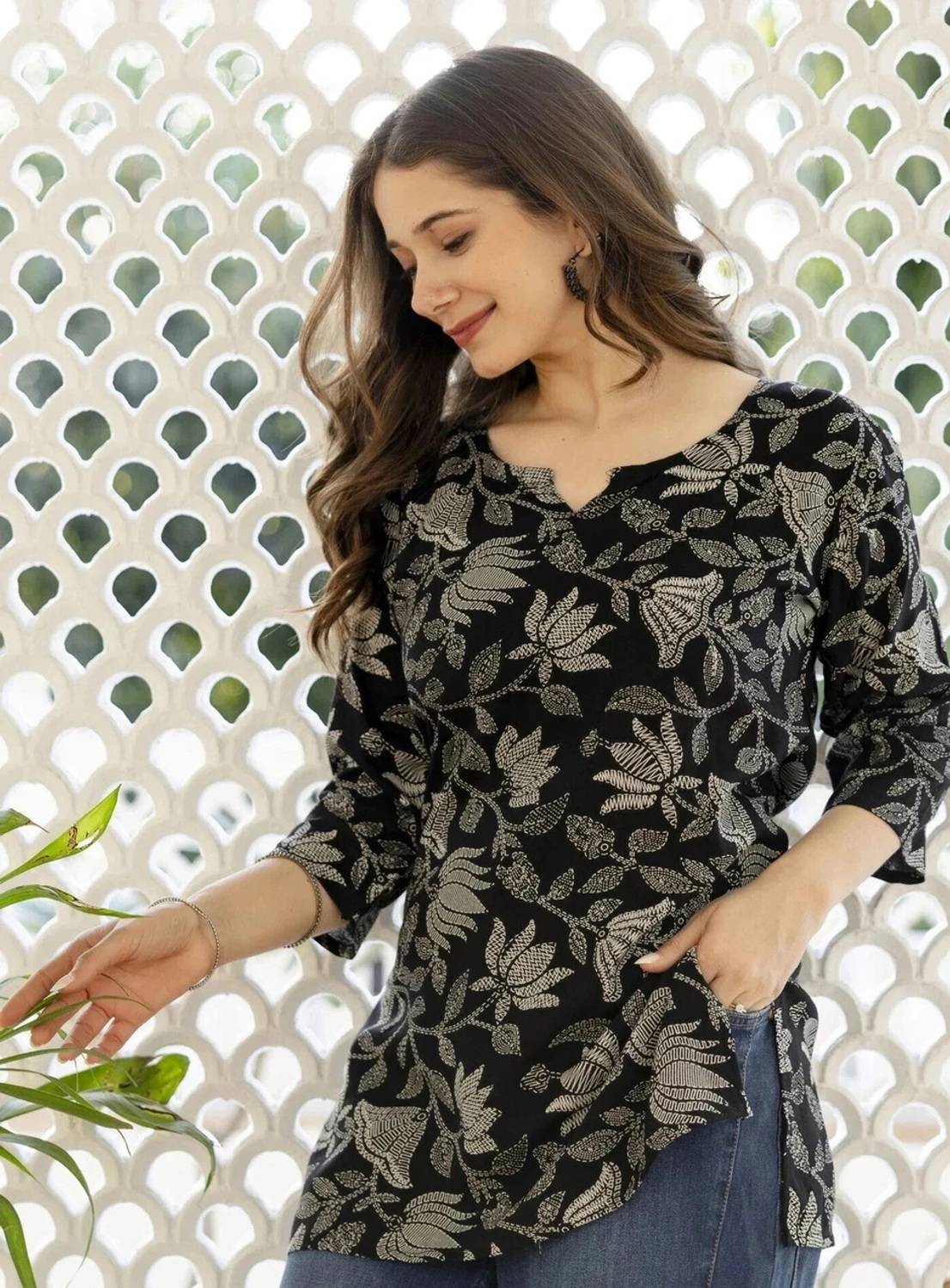 BIBHATSU Women Printed Pure Cotton Straight Kurta (Black)