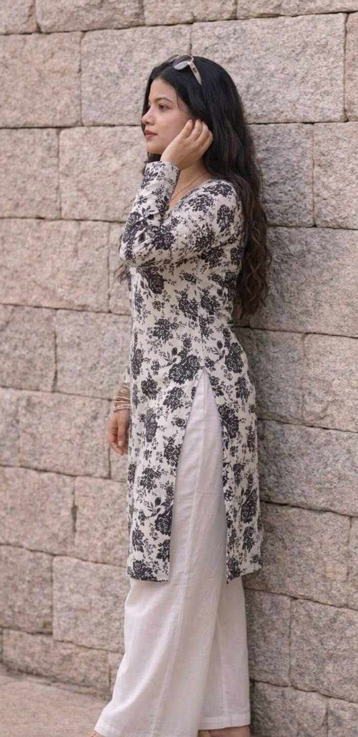 Image of Blosom Women Printed Straight Kurta