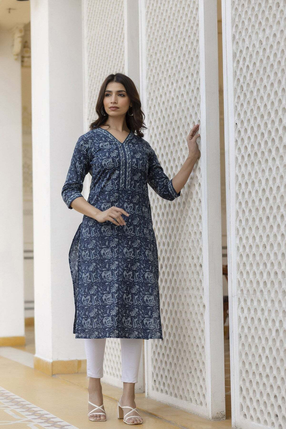 Image of FABZARI Women Printed, Block Print, Floral Print Straight Kurta