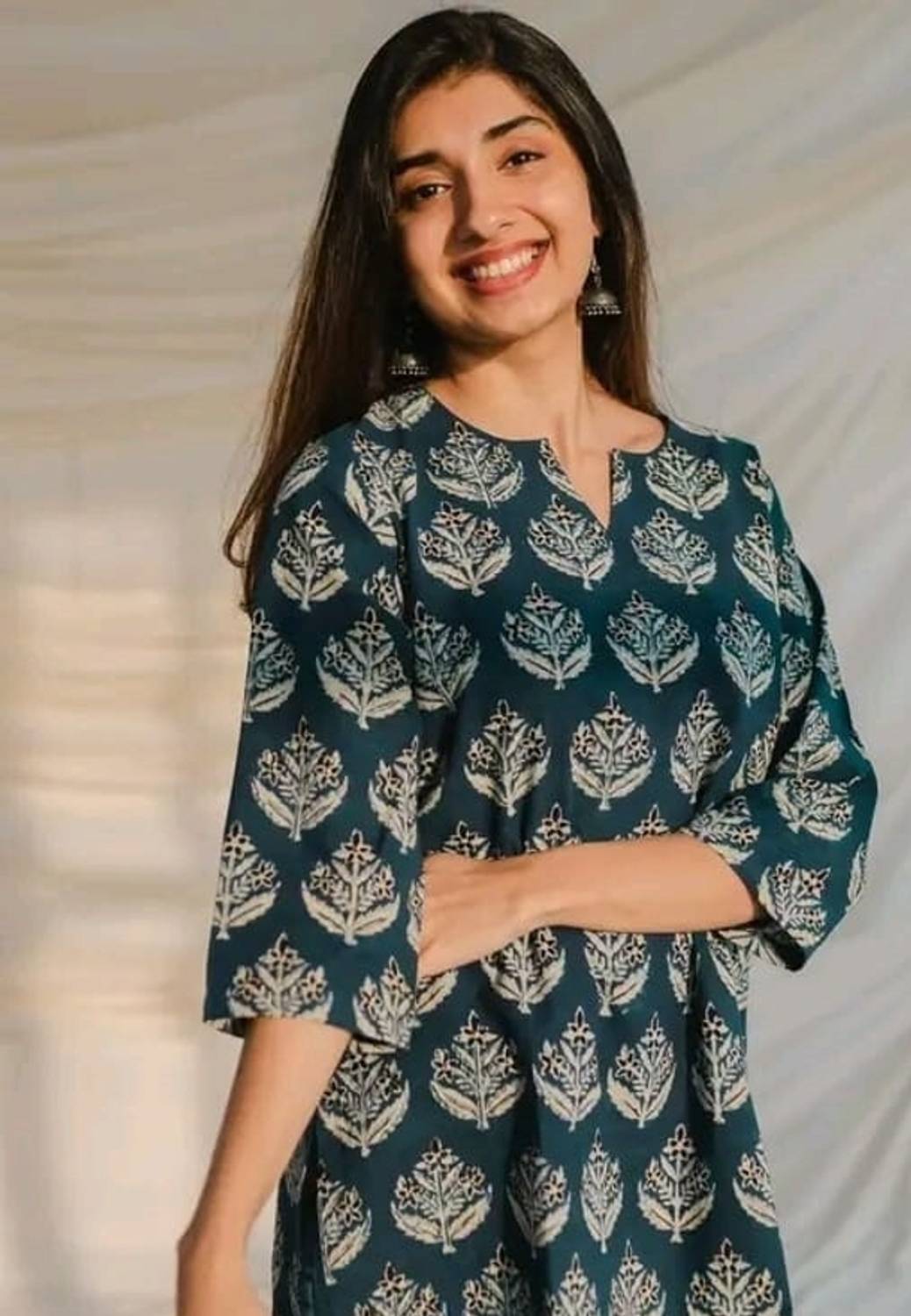 Mialo fashion Women Printed Viscose Rayon Straight Kurta (Blue)