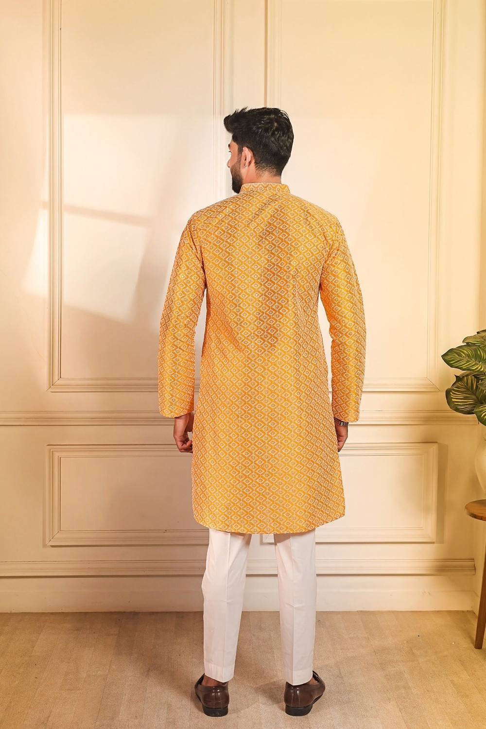 Image of Koshin Men Embroidered Straight Kurta