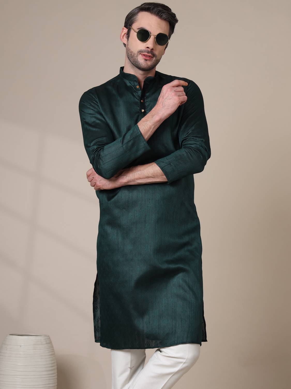 ADHIRAJAN Men Solid Straight Kurta