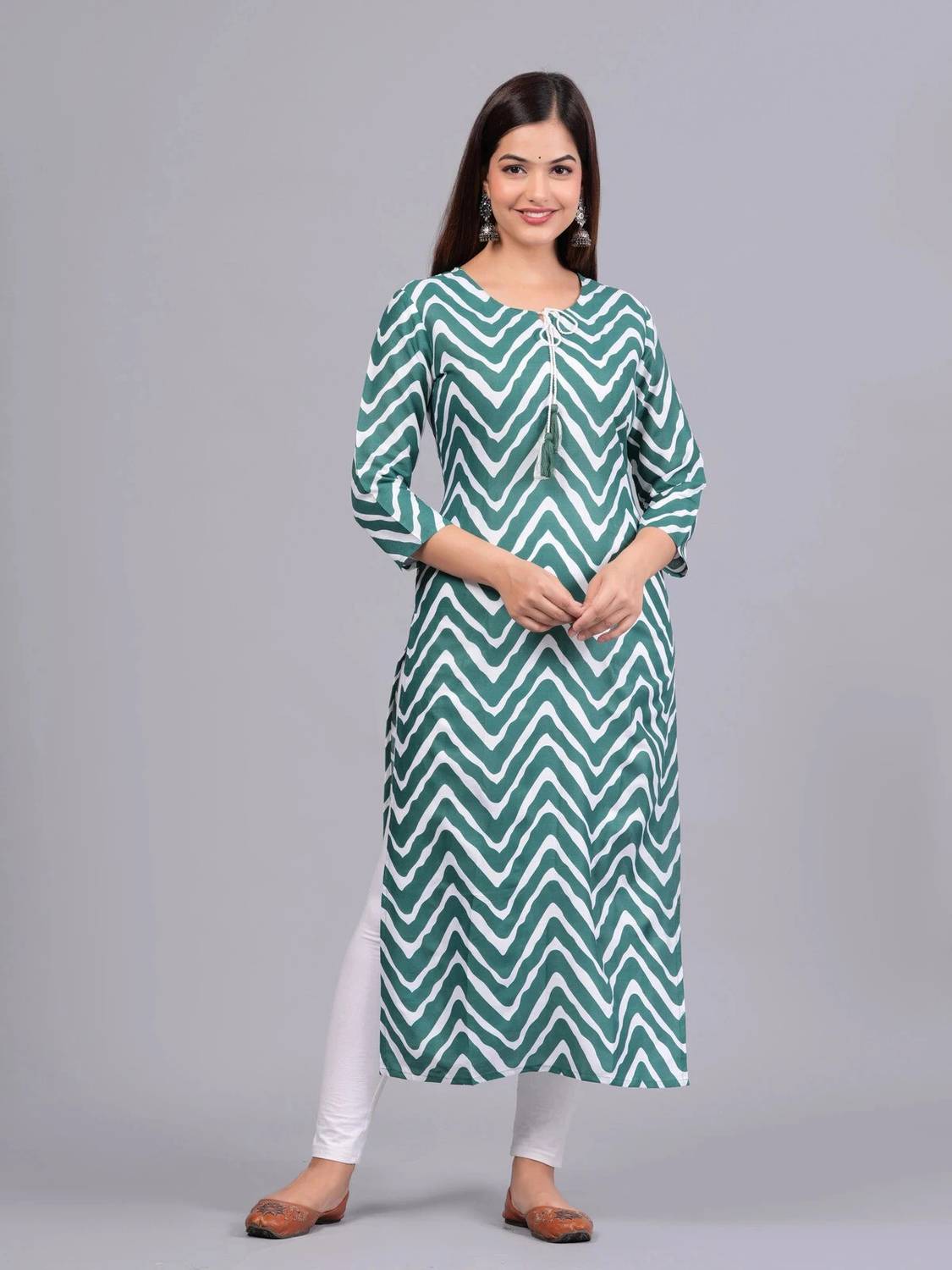 Bachuu Women Printed Viscose Rayon Straight Kurta (Green)