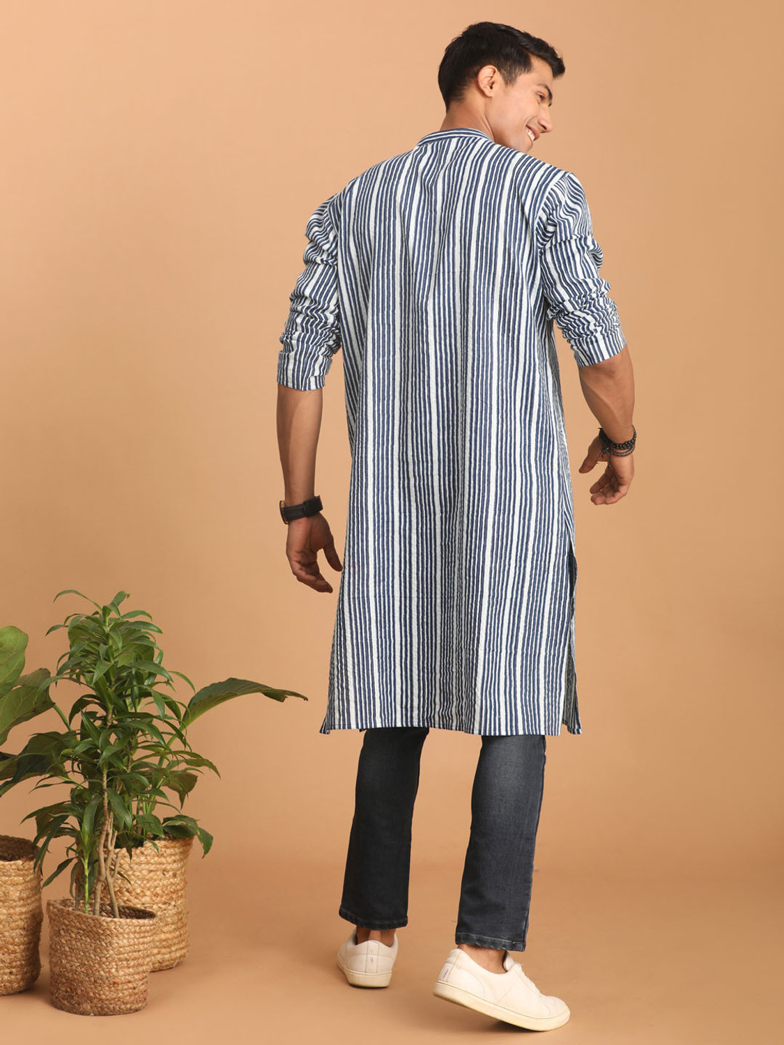 Image of VASTRAMAY Men Striped Straight Kurta