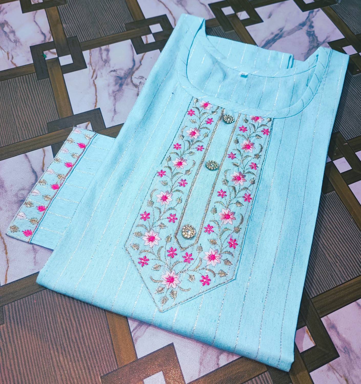 AUZAAI COLLECTION Women Embroidered Straight Kurta