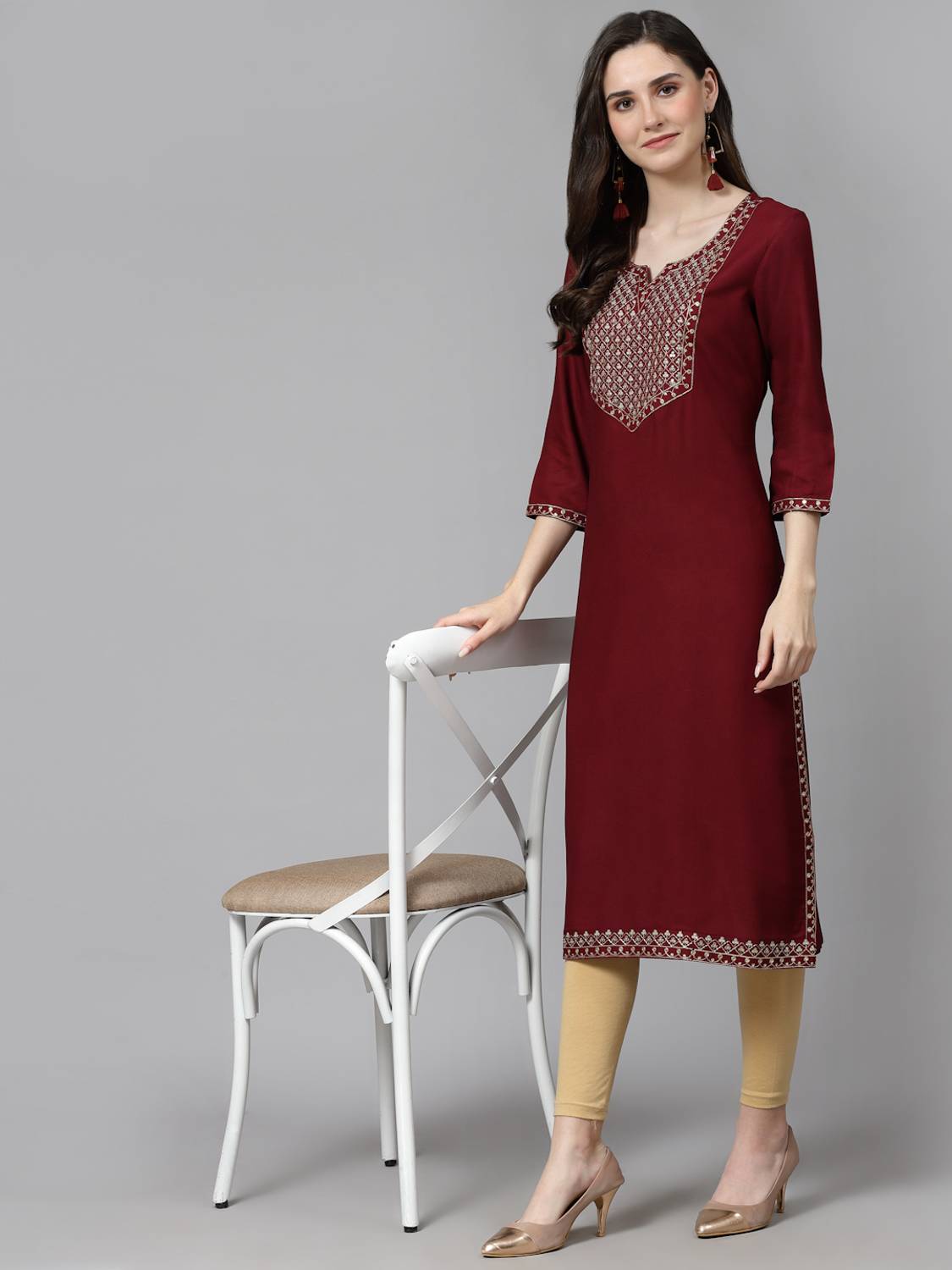 his&her Women Embroidered Viscose Rayon Straight Kurta (Maroon)