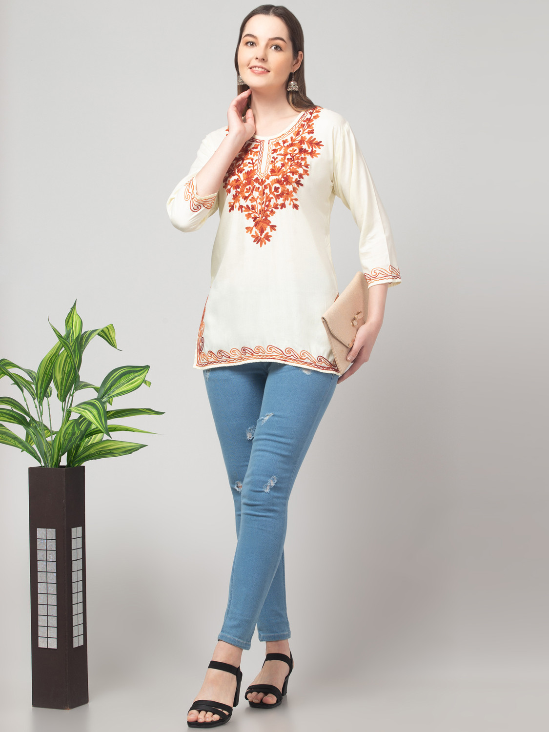 Image of FamBee Women Embroidered Straight Kurta