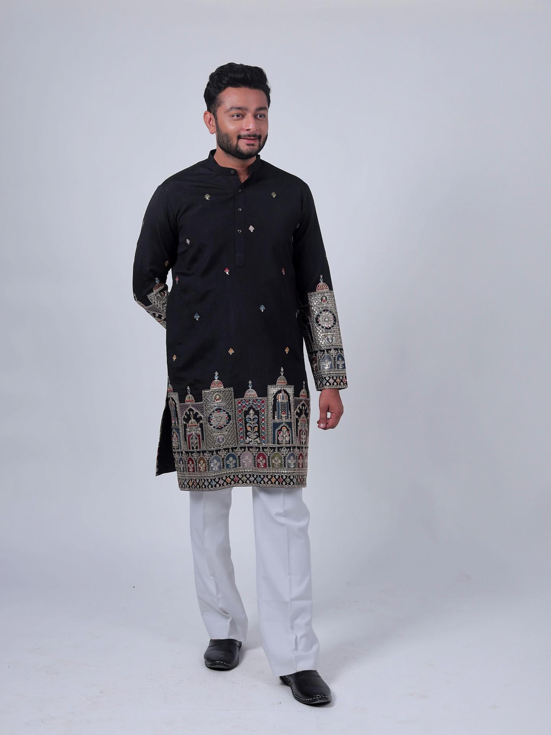 Varbandhan Men Embroidered Straight Kurta
