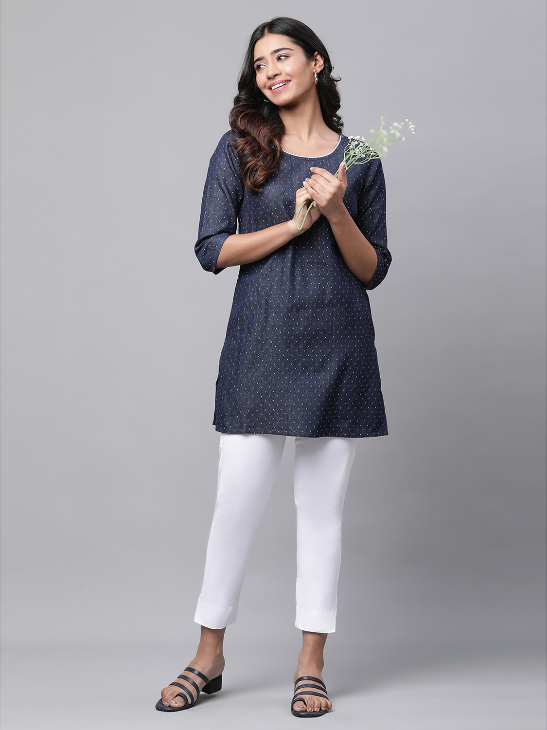 Image of Aurelia Women Dyed /Ombre Straight Kurta