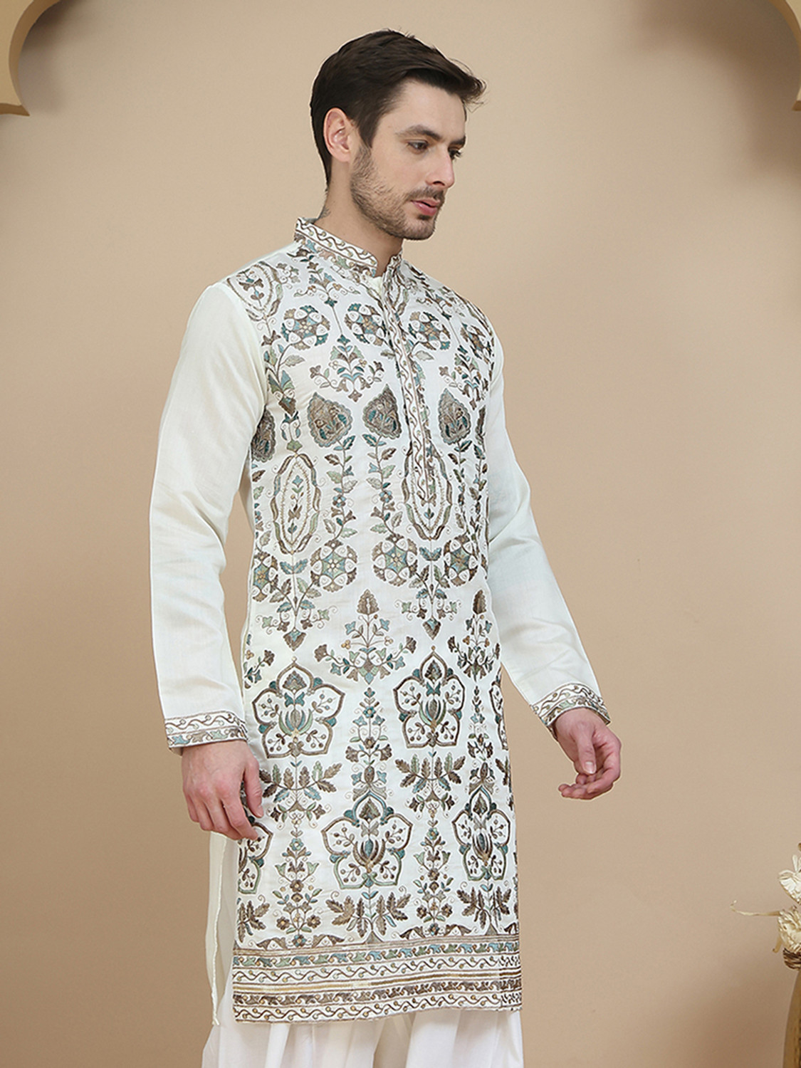 Image of Jompers Men Embroidered Straight Kurta