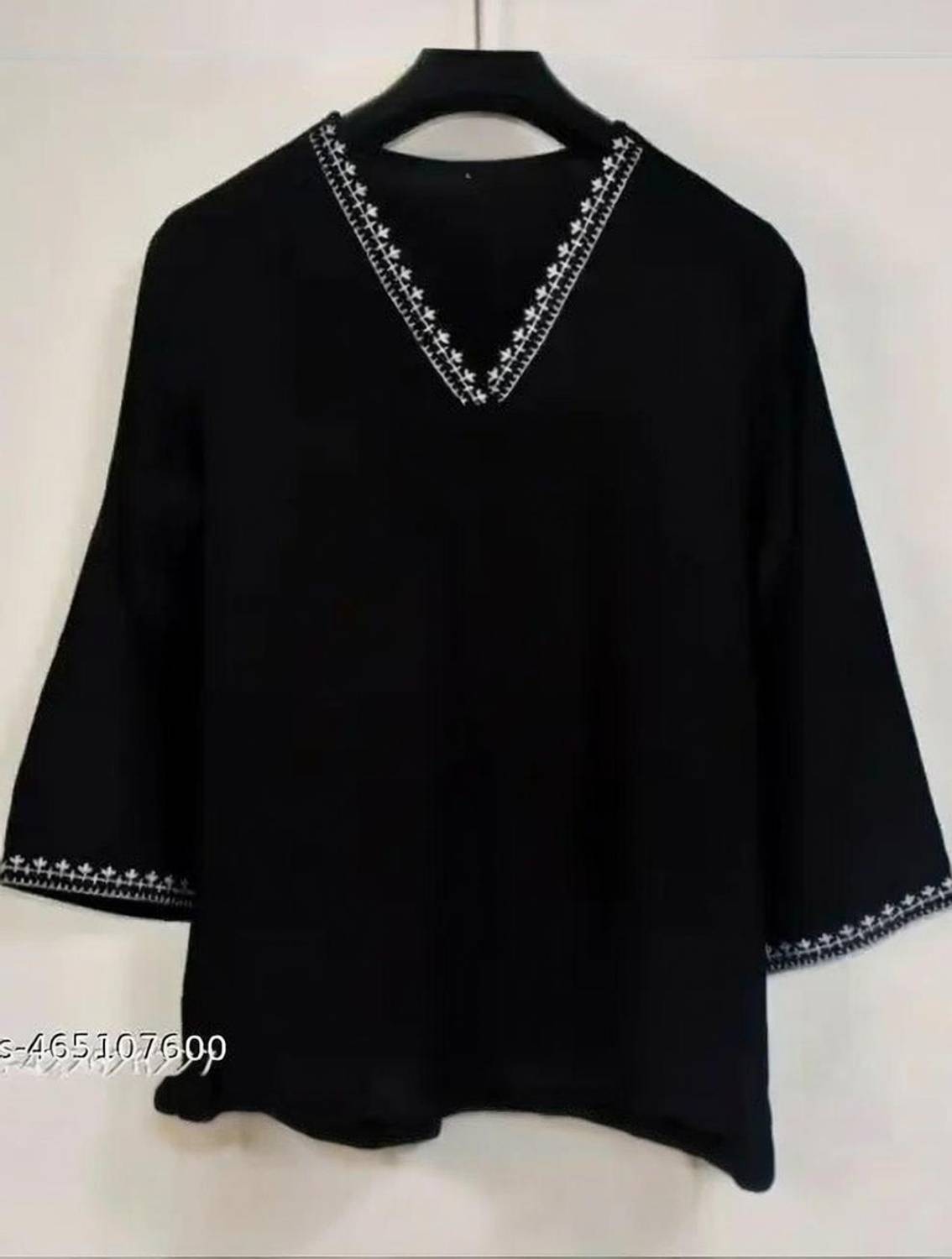 AGOKAI Women Embroidered Straight Kurta