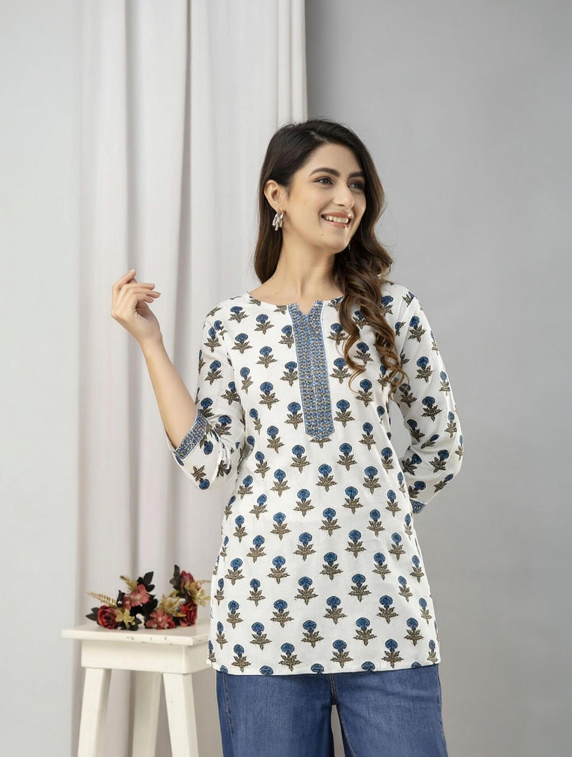 Image of HARITWAL Women Printed Straight Kurta