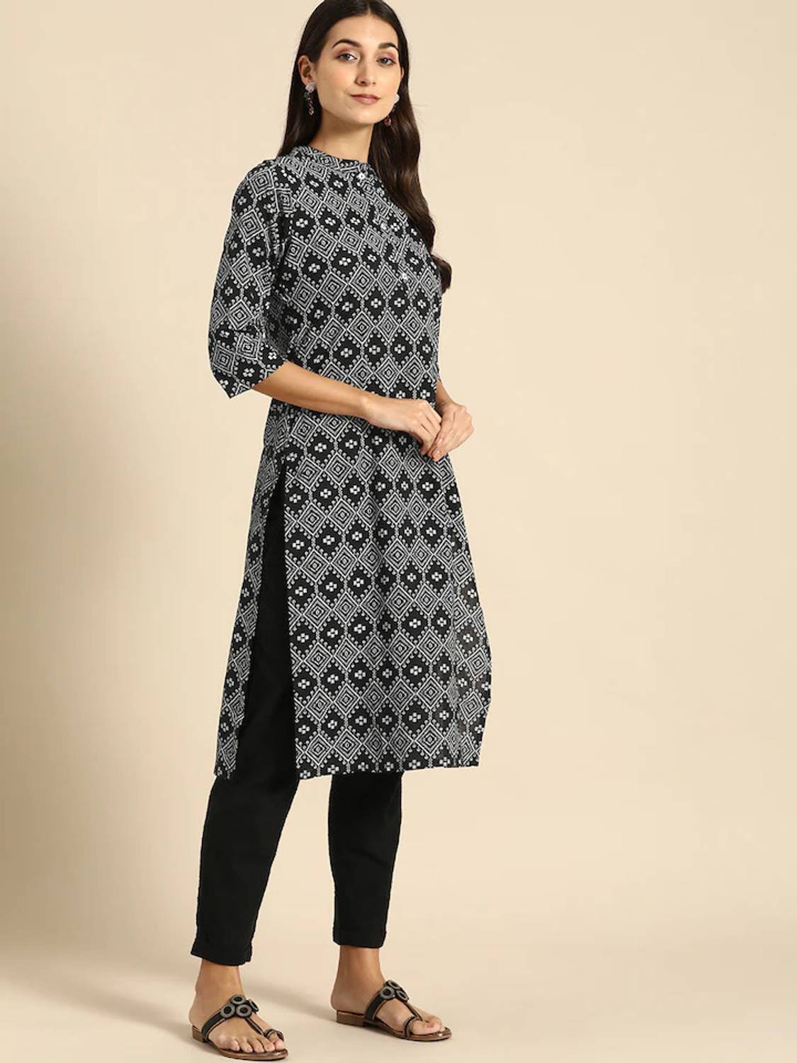 Isha e Kart Women Printed Viscose Rayon Straight Kurta (Black)