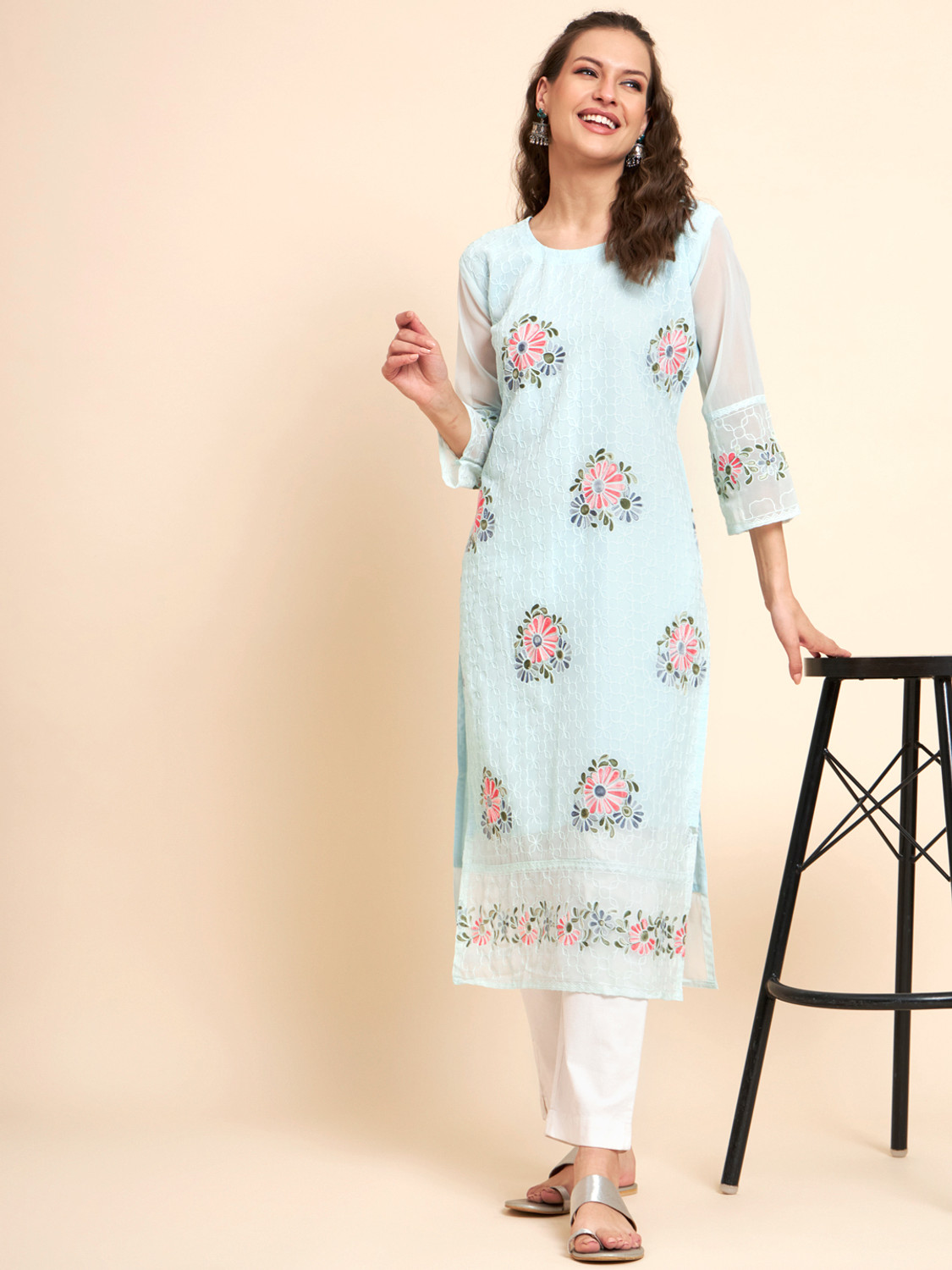 Image of vairagee Women Embroidered Straight Kurta