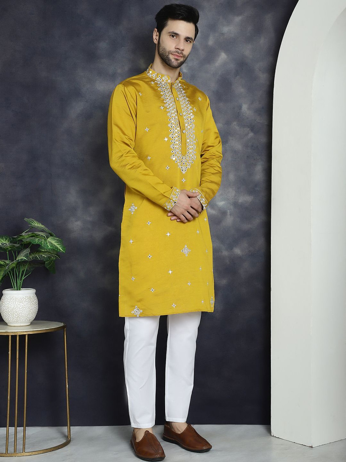 Image of Jompers Men Embroidered, Embellished Straight Kurta