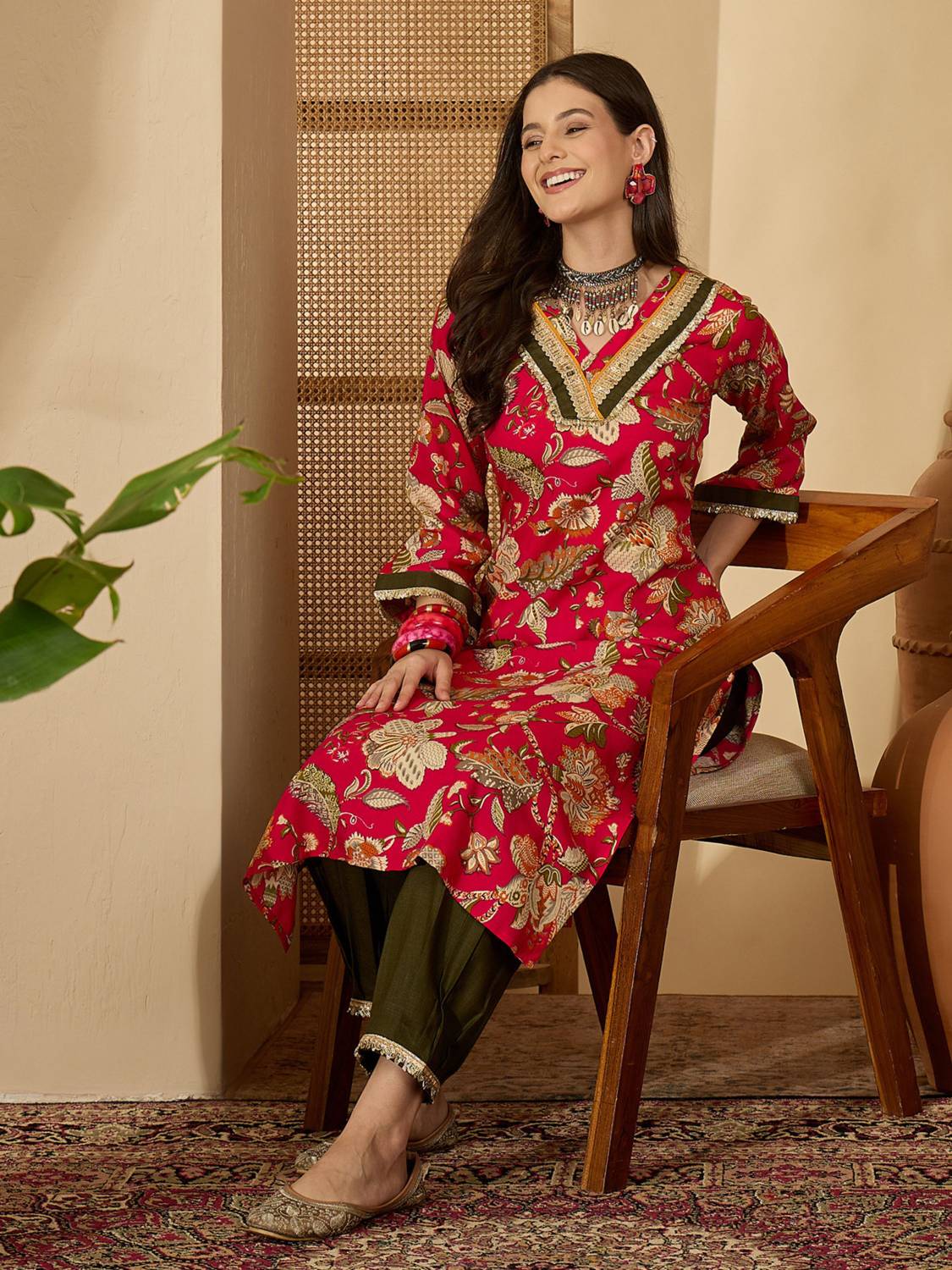 Youthnic Women Floral Print Viscose Rayon A-line Kurta (Pink)