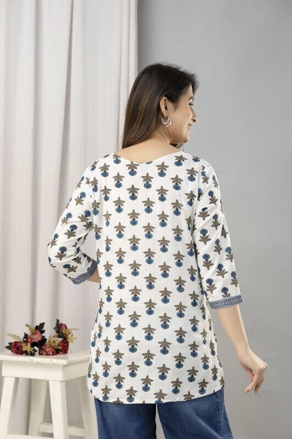 Image of HARITWAL Women Printed Straight Kurta