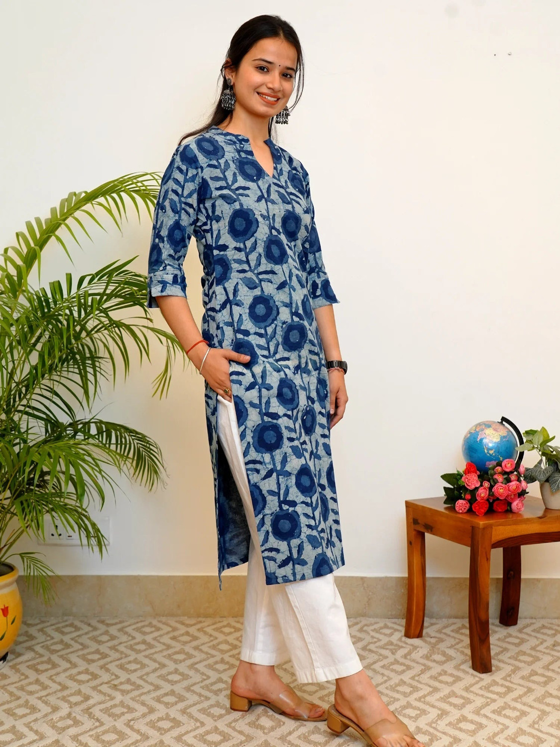 Image of SILKSUTRA Women Printed Straight Kurta