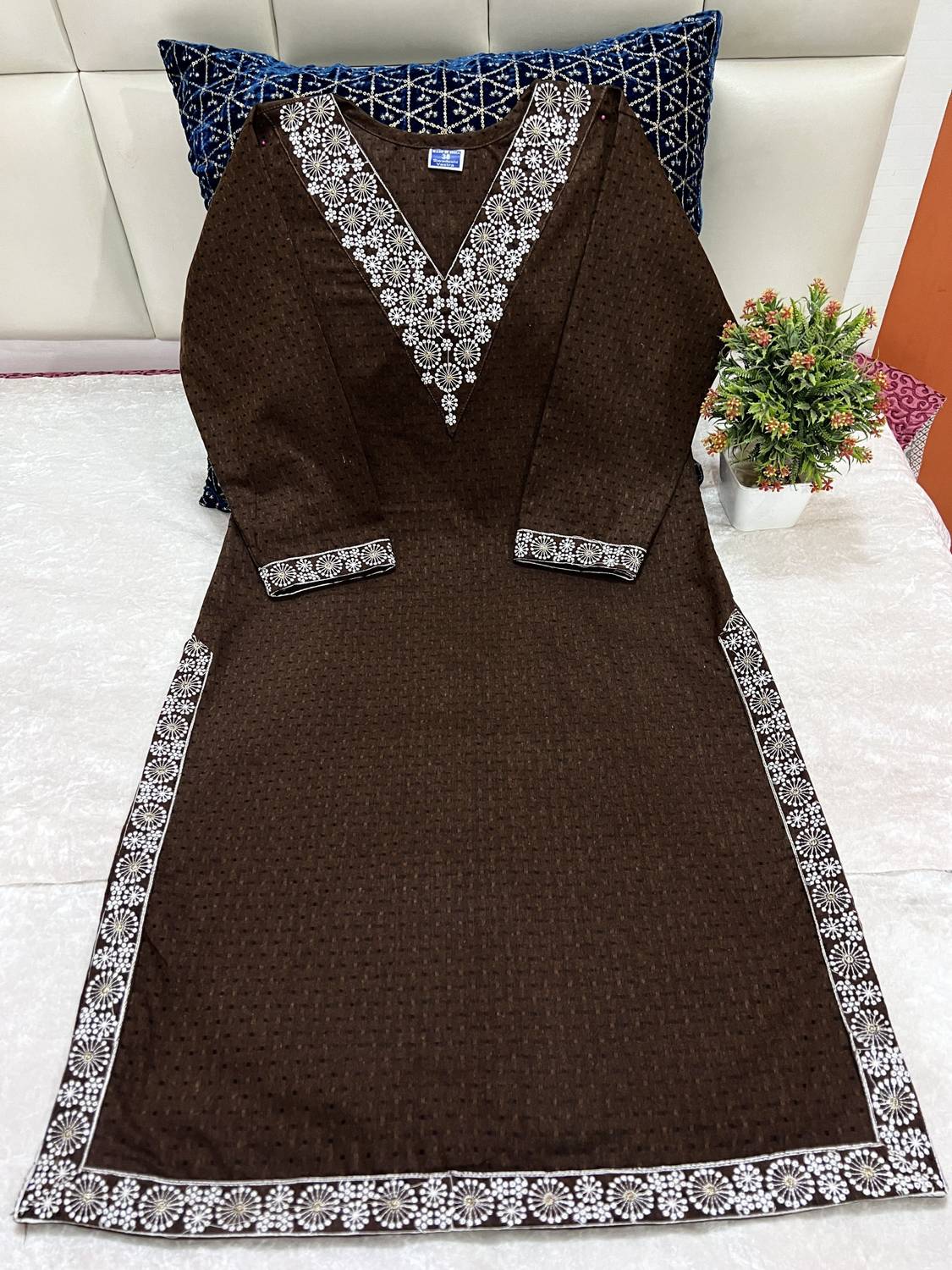 Mahi textile Women Embroidered Cotton Blend Straight Kurta (Brown