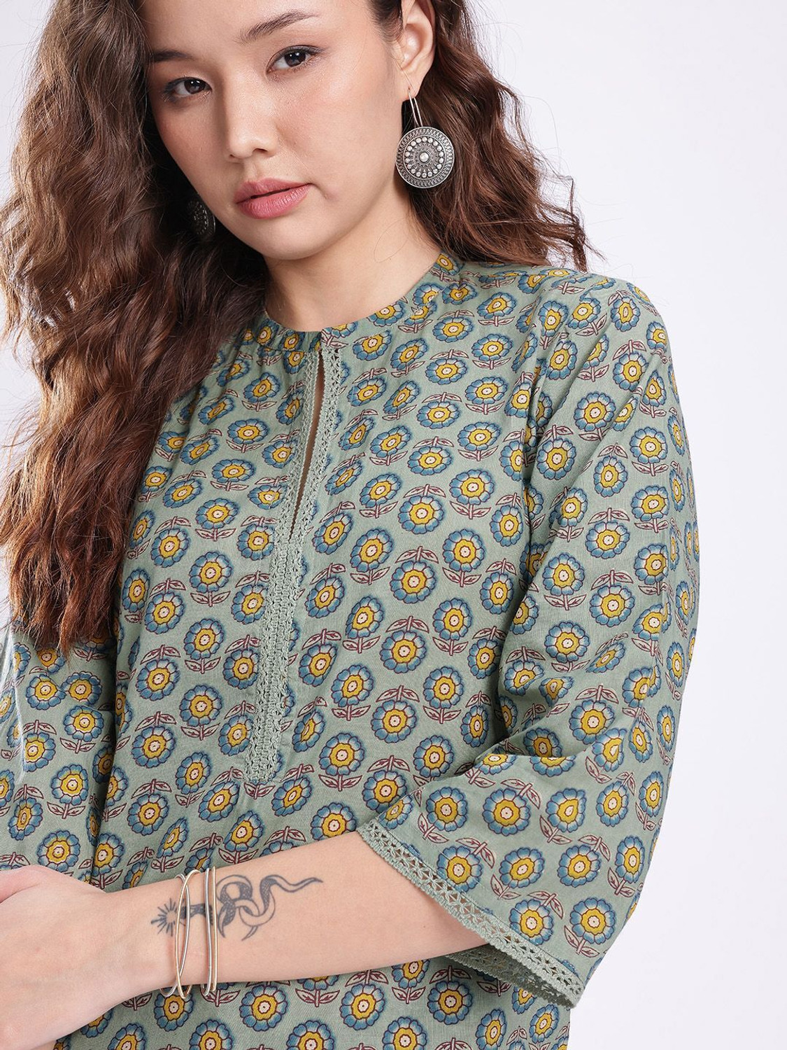 Image of fusion by glitchez Floral Print Pure Cotton Straight Kurta for Women (Green)