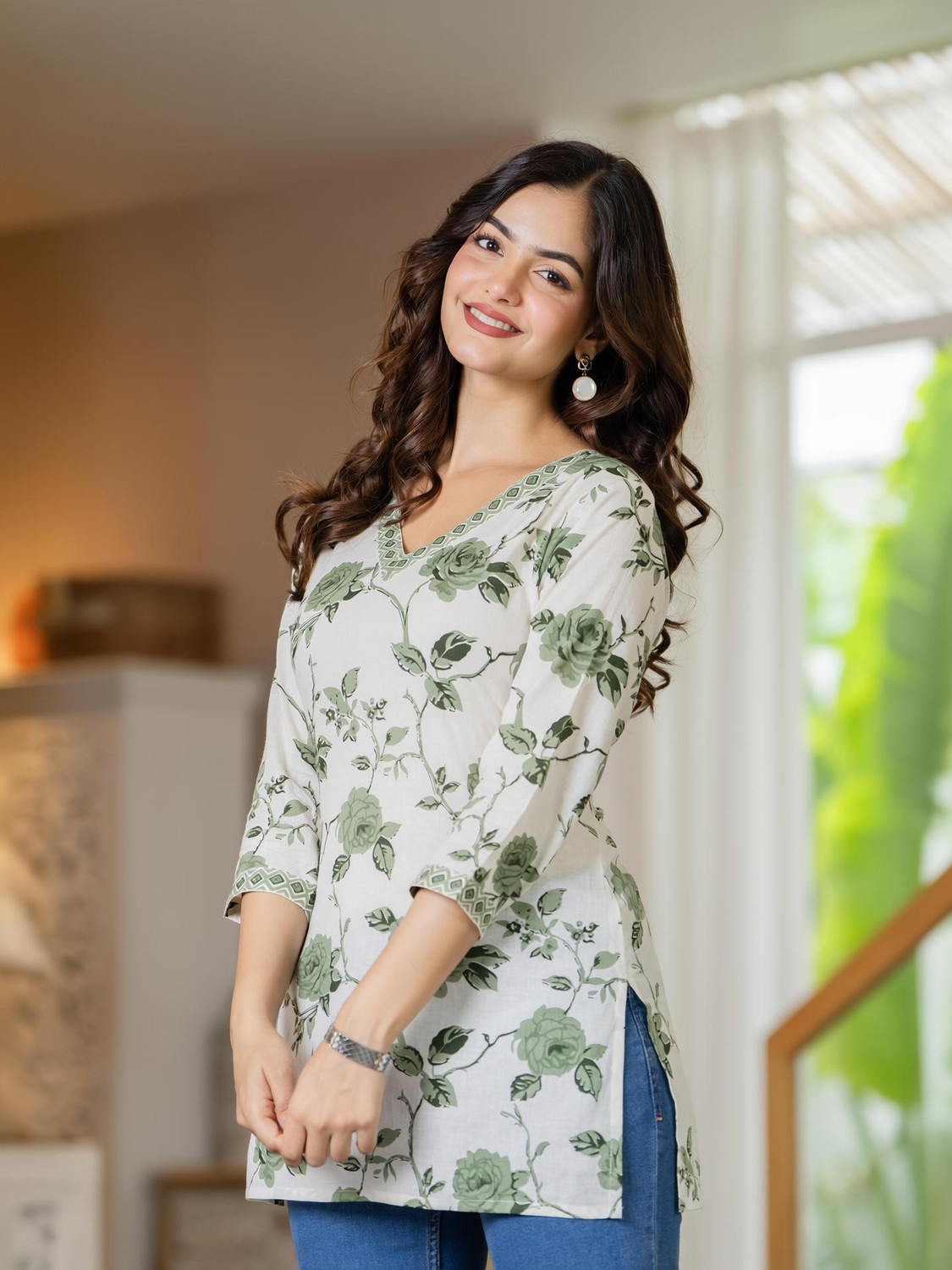 Image of Lakasadapapel Women Floral Print Straight Kurta