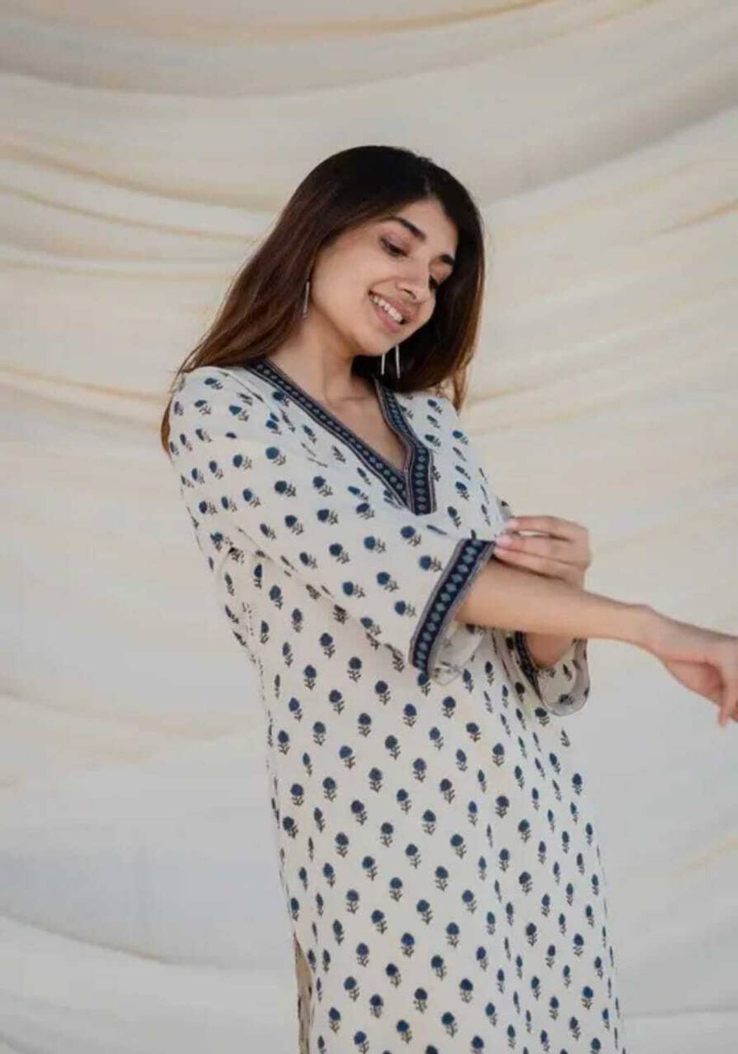 savro Women Printed Viscose Rayon Straight Kurta (White)