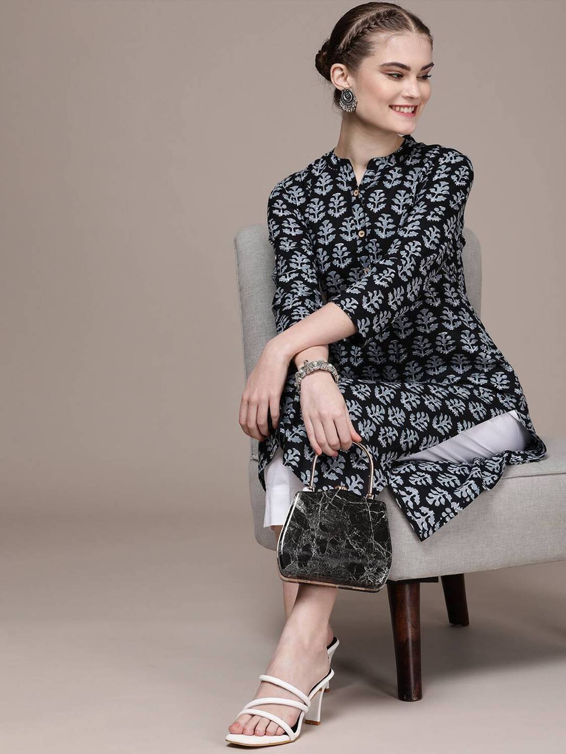 Isha e Kart Women Printed Viscose Rayon Straight Kurta (Black, Gr