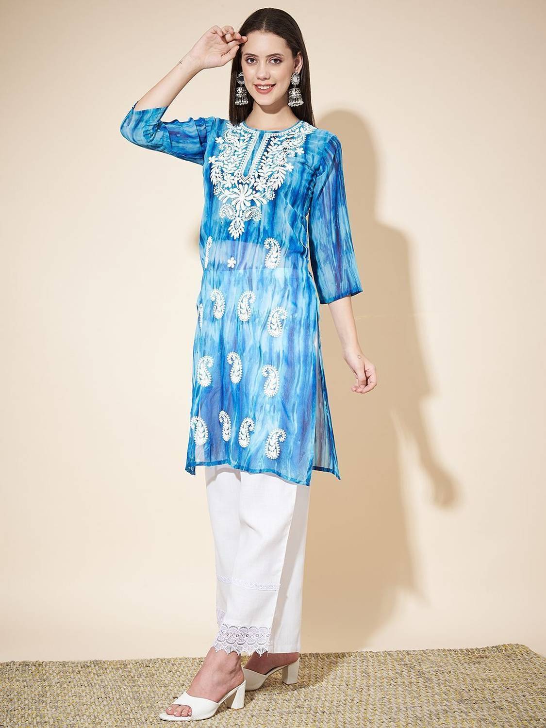 Youthnic Women Embroidered Georgette Straight Kurta (Multicolor)