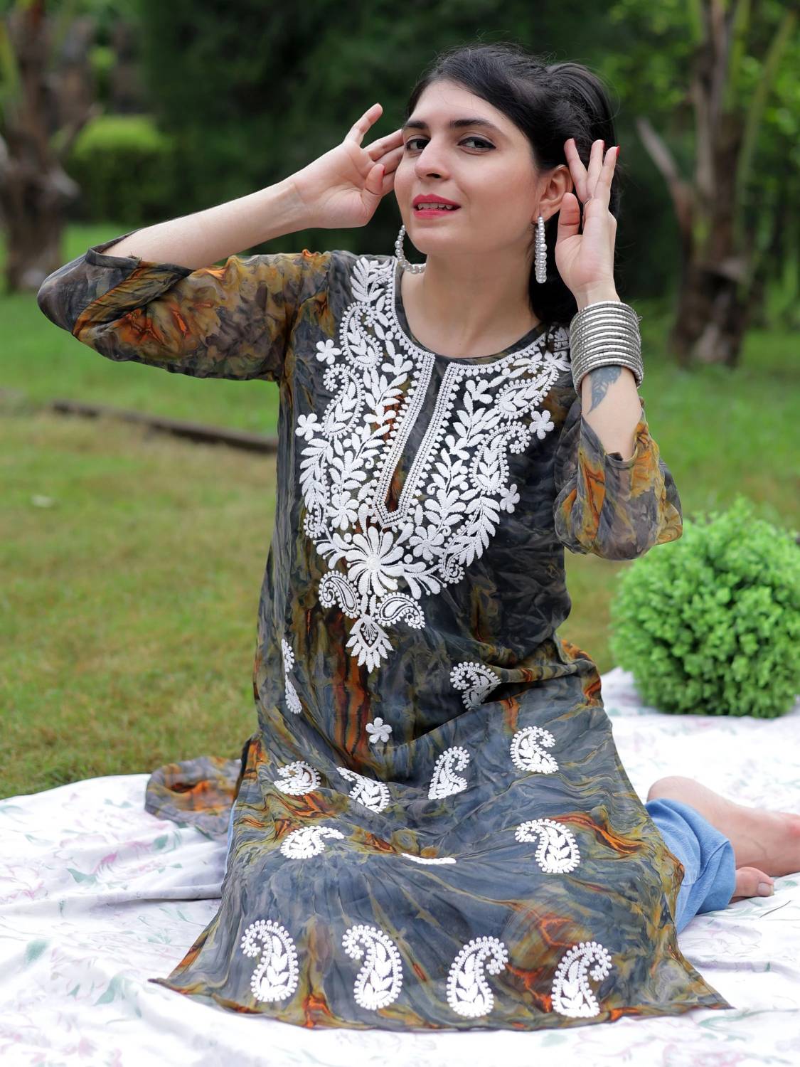 Youthnic Women Embroidered Georgette Straight Kurta (Green)