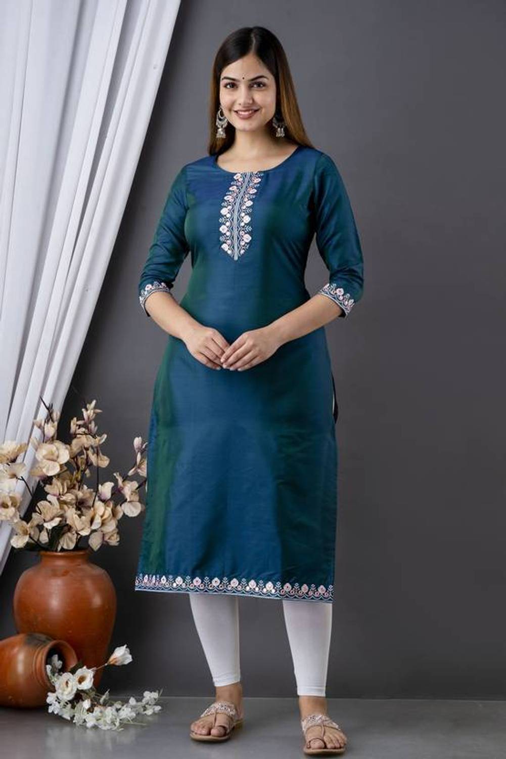 Aloan Beauty Women Embroidered Straight Kurta