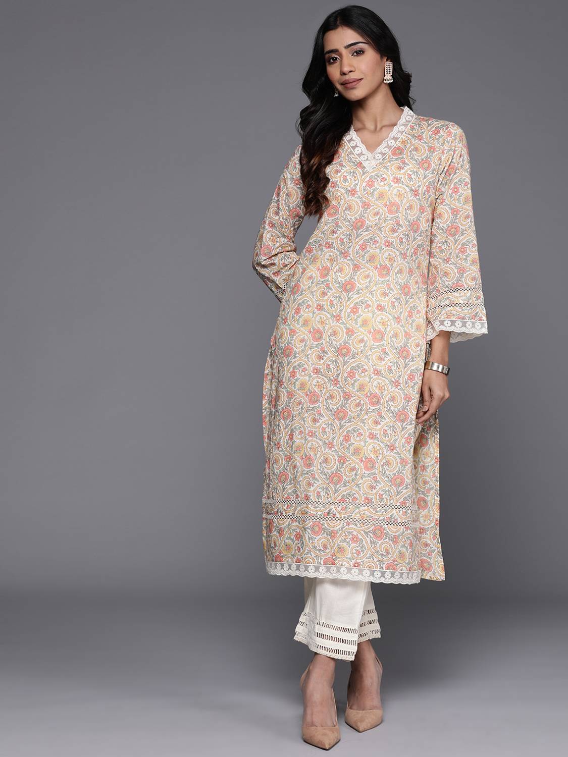 Varanga Women Floral Print Cotton Blend Straight Kurta (Multicolo