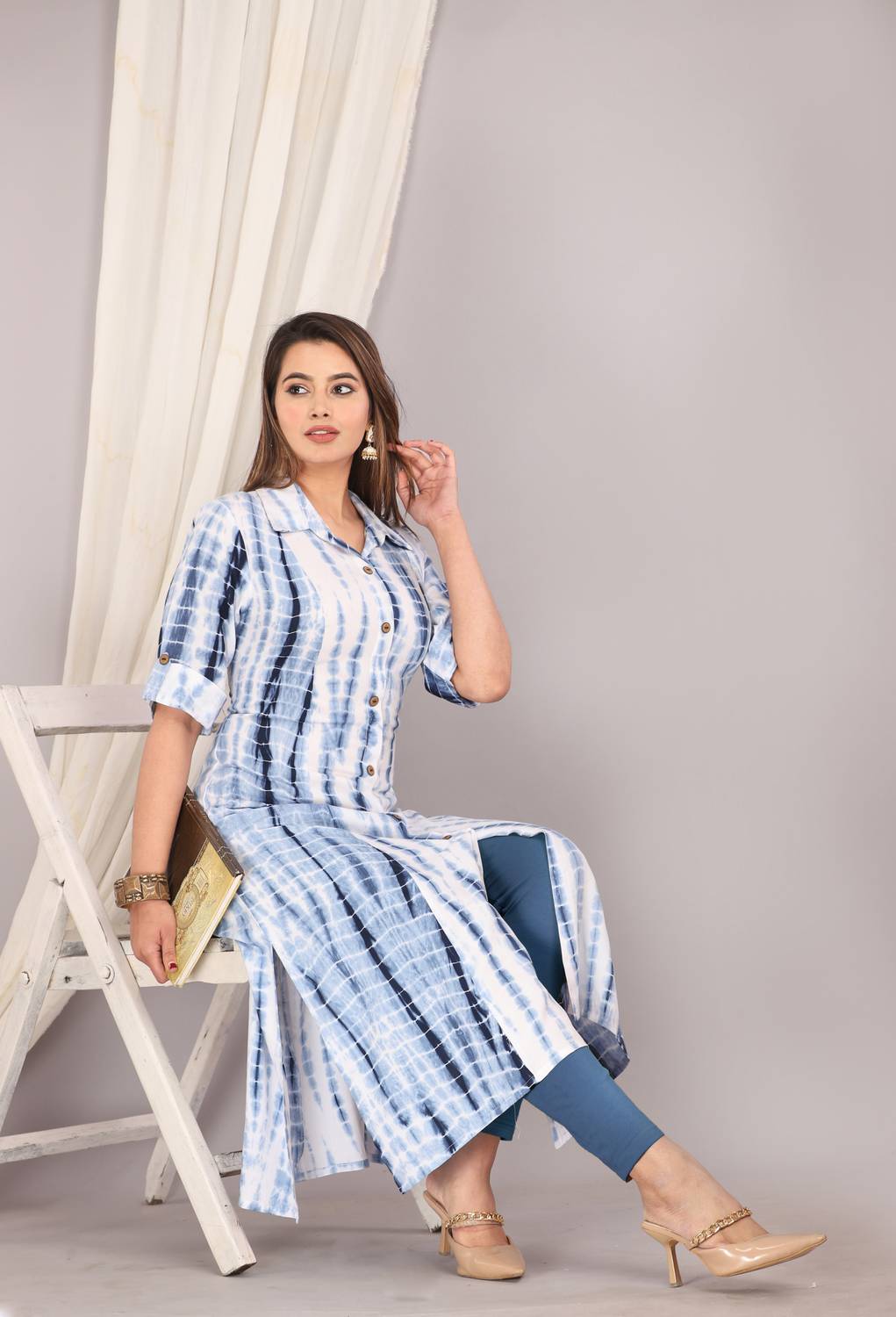 HouseOfCommon Women Dyed/Ombre Viscose Rayon Frontslit Kurta (Blu