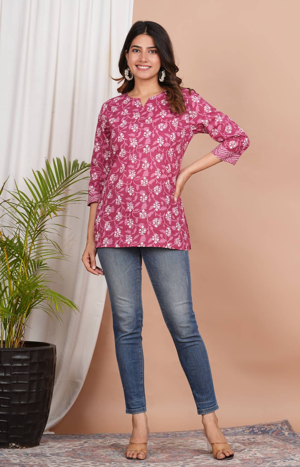 Aveeka fab Women Printed Straight Kurta