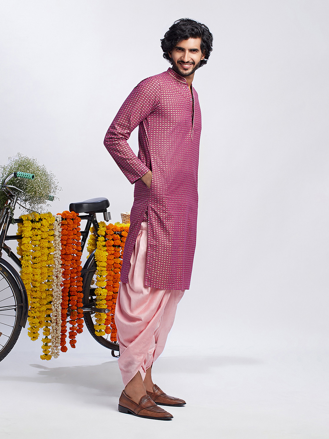 Image of Kisah Geometric Print Cotton Blend Straight Kurta for Men (Multicolor)