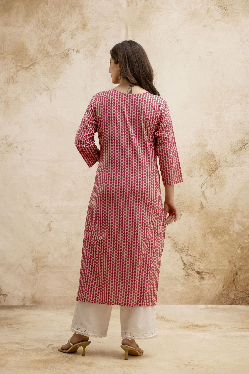 Image of Surhi Women Embroidered Straight Kurta