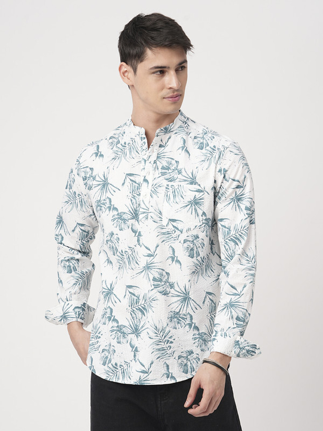 Image of VASTRADO Men Printed Straight Kurta