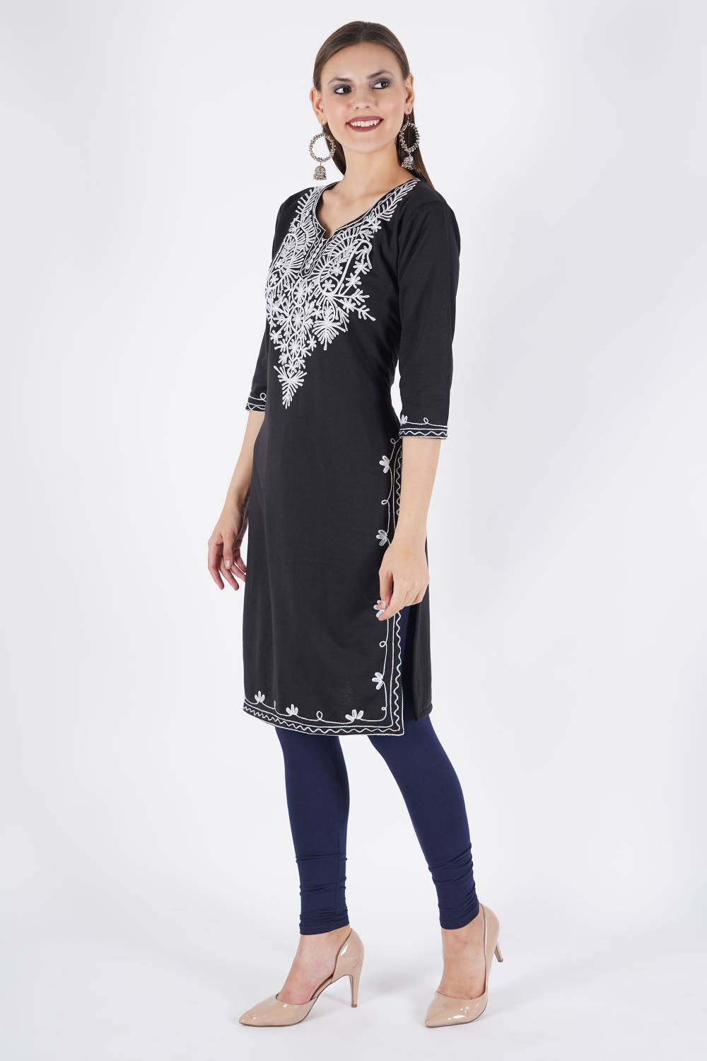 DIAMOND RUBY Women Embroidered Straight Kurta
