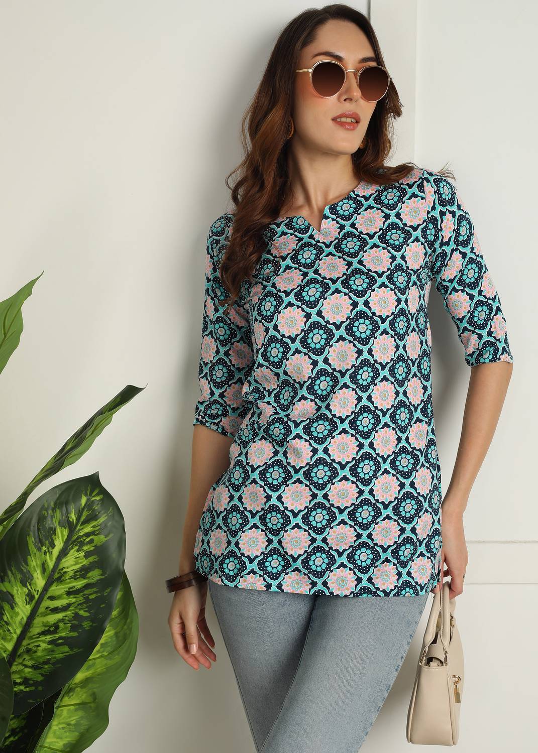 AARAGANA Women Printed Straight Kurta
